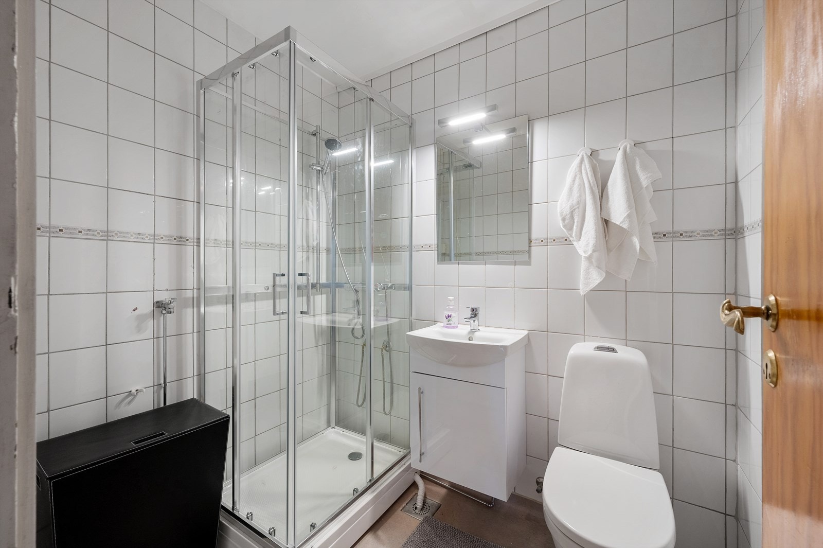 - Badet måler 3,2m² - Galleribilde