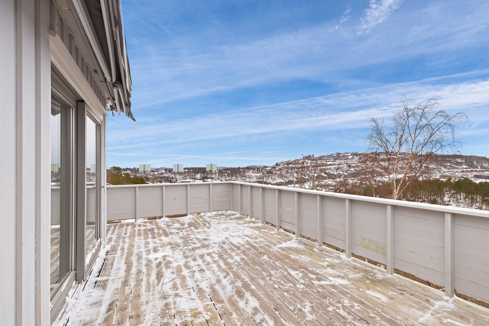 Enebolig på stor utsiktstomt - Barnevennlig - Solrikt - Oppussingsobjekt med bra potensial Galleribilde