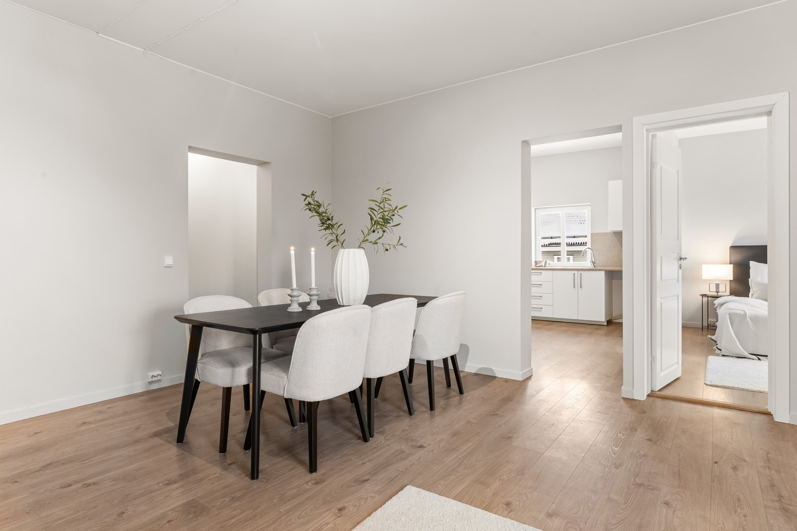 Inviter venner og familie til bords Galleribilde