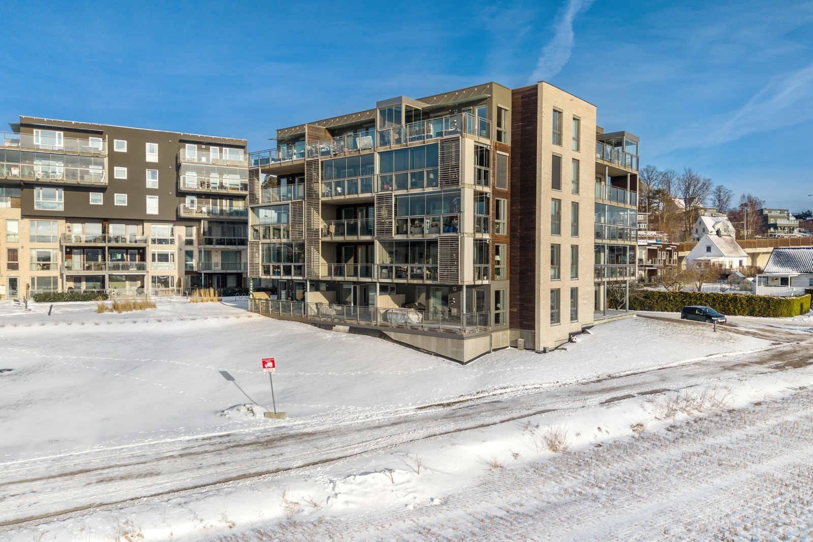 Leiligheten ligger i en høy 1. etasje Galleribilde