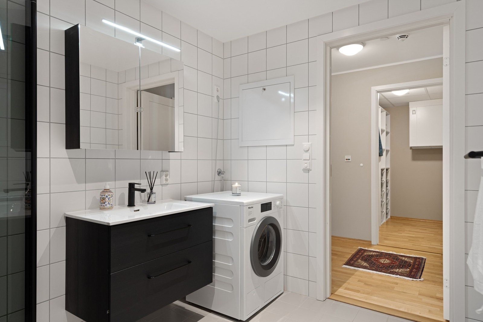 Opplegg til vaskemaskin på badet Galleribilde