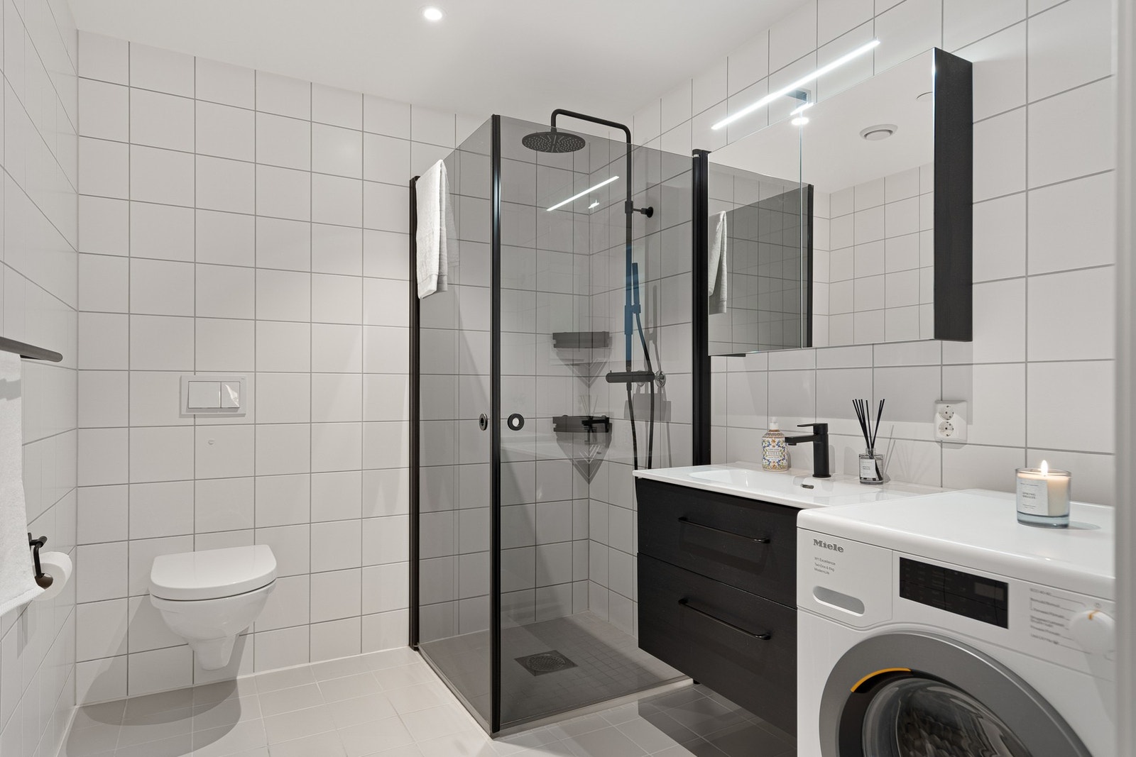 Pent flislagt bad Galleribilde