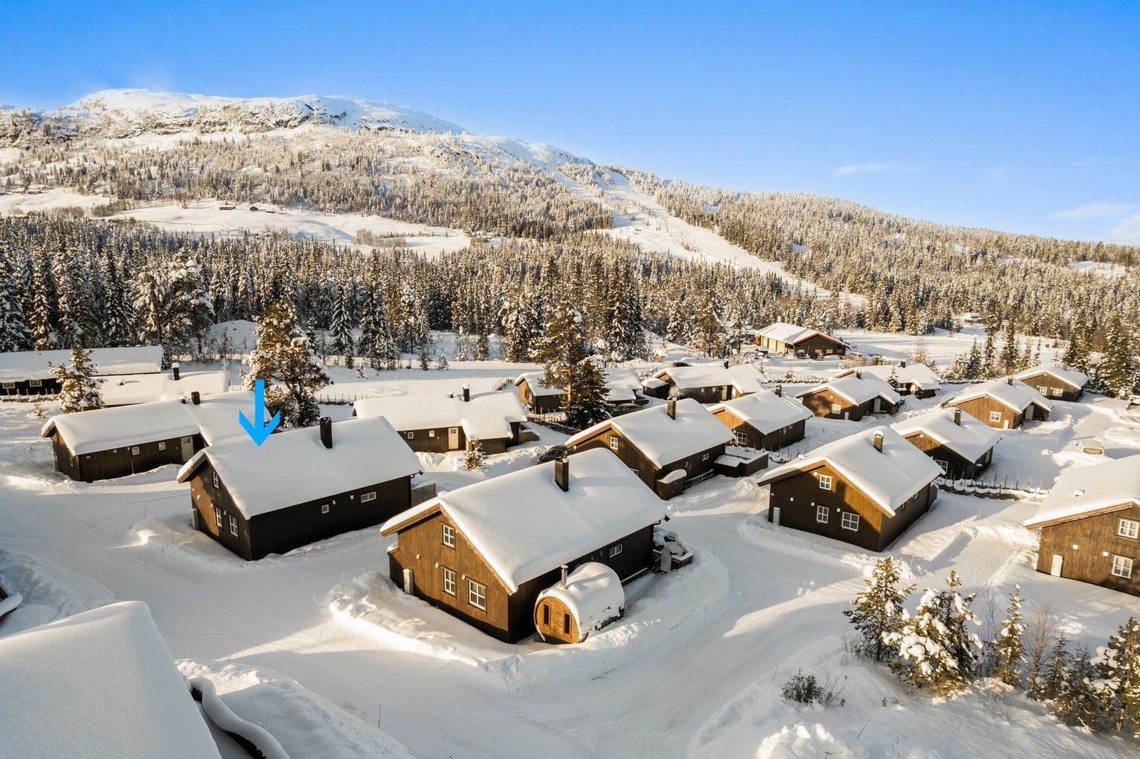 Hytta ligger ideelt til med ski in/out til det nye alpinanlegget i Valsfjell, samt Blåbærfjell. Galleribilde