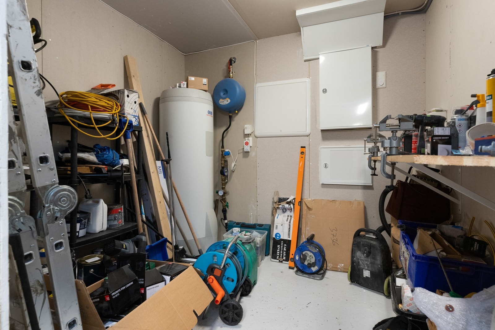 Eget teknisk rom med installasjoner samlet på ett sted, som gir enkel tilgang for drift og vedlikehold Galleribilde