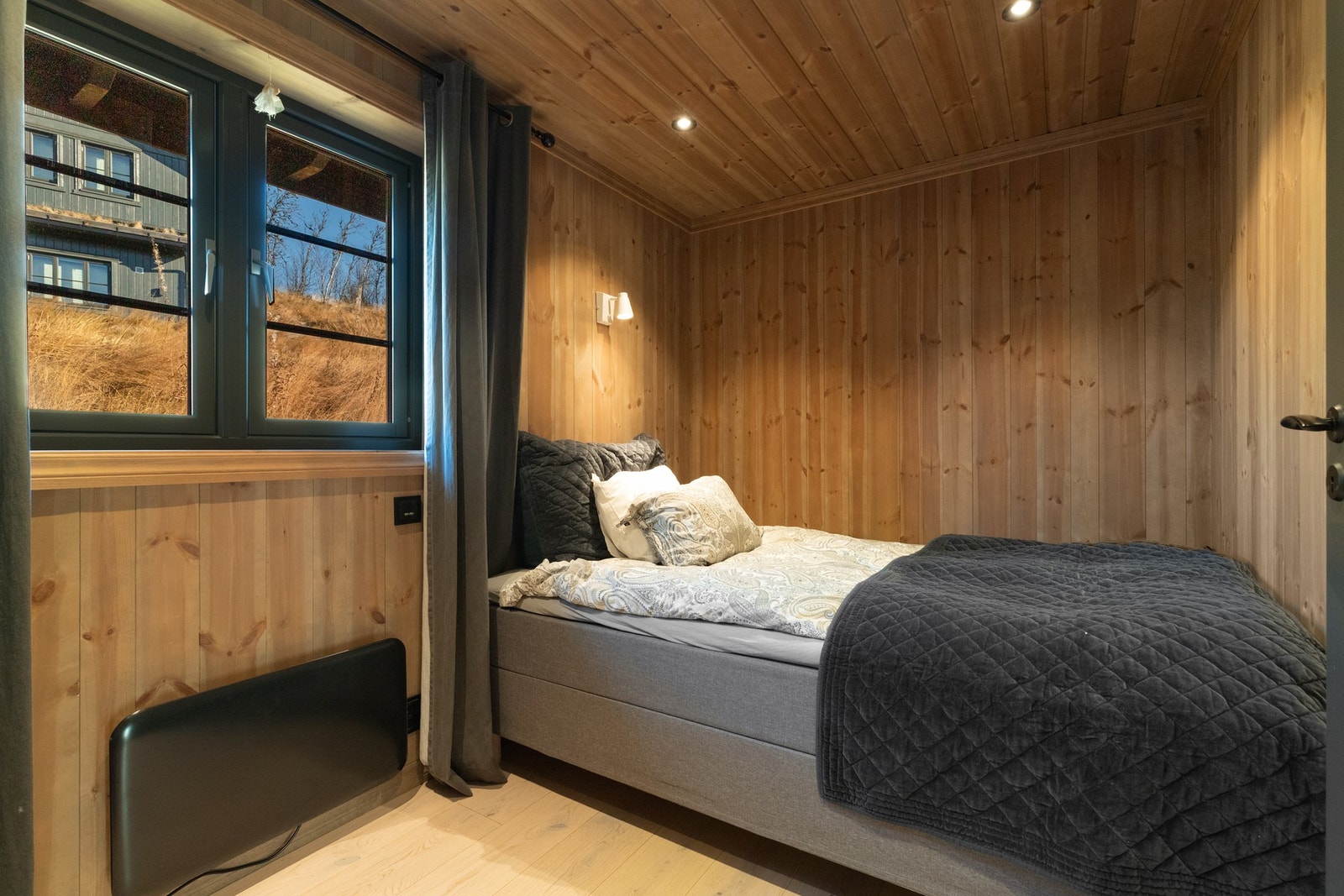 Soverom 2 har også mulighet for dobbeltseng og skap Galleribilde