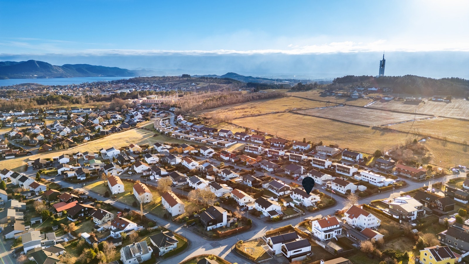 Det er flere gode turmuligheter i området, blant annet Sørmarka, Mosvannet, Vålandsskogen og Vannassen. Galleribilde