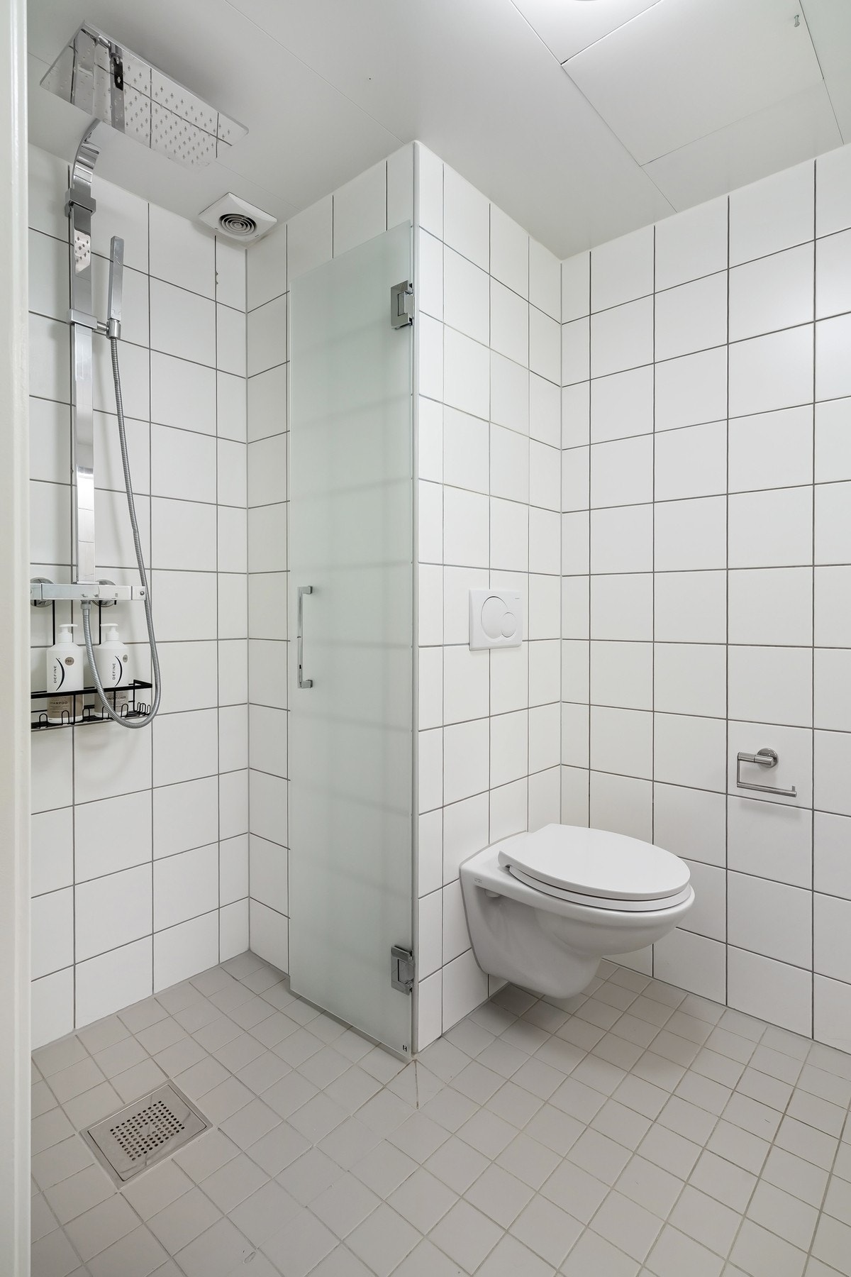 Dusjhjørne med to-greps armatur og dusjdører i glass Galleribilde