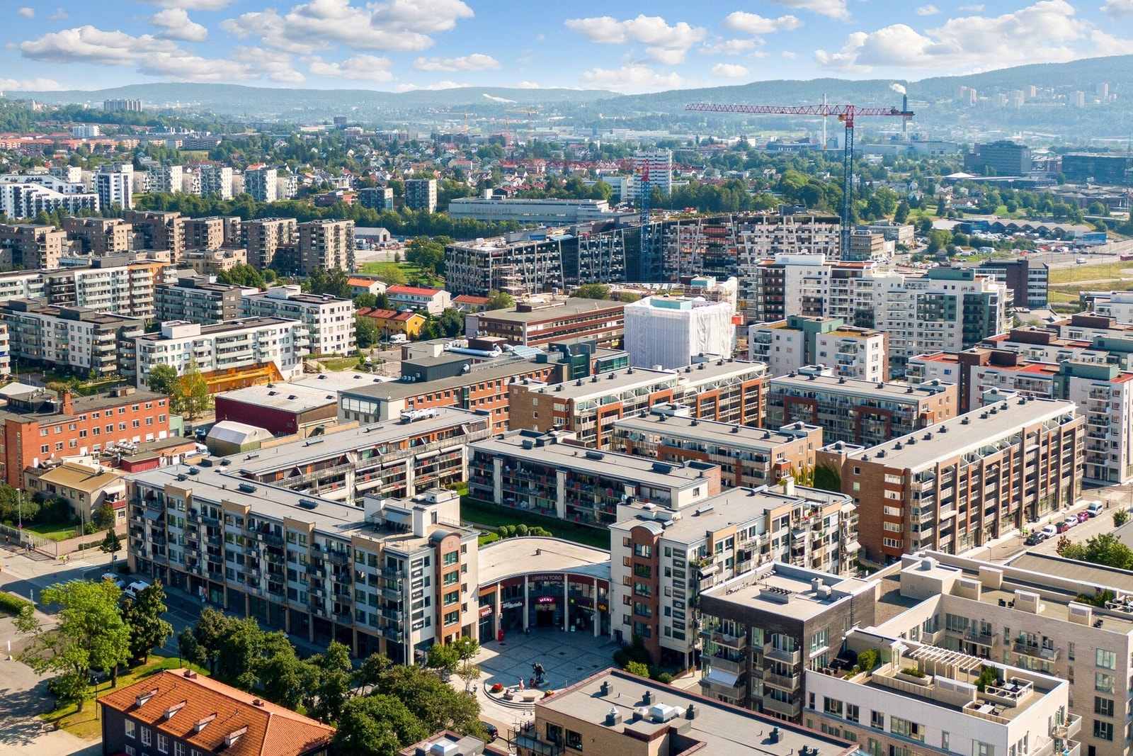 Løren har de senere årene hatt en betydelig utvikling og fremstår i dag som et svært moderne og flott opparbeidet område Galleribilde