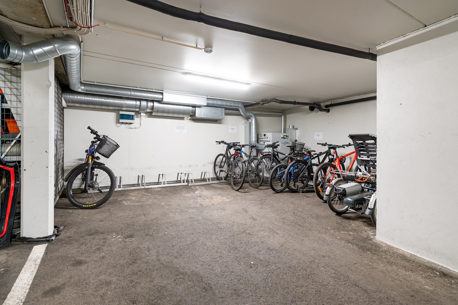 Felles sykkelparkering i sameiet Galleribilde