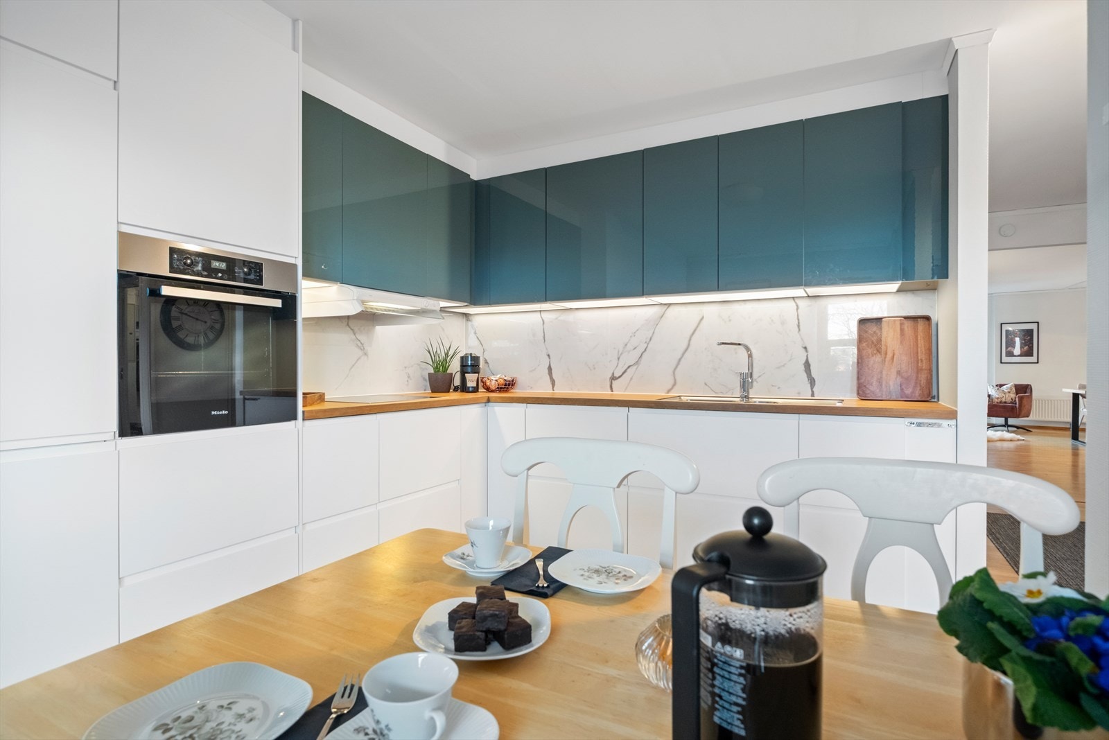 Nyere kjøkkeninnredning Galleribilde