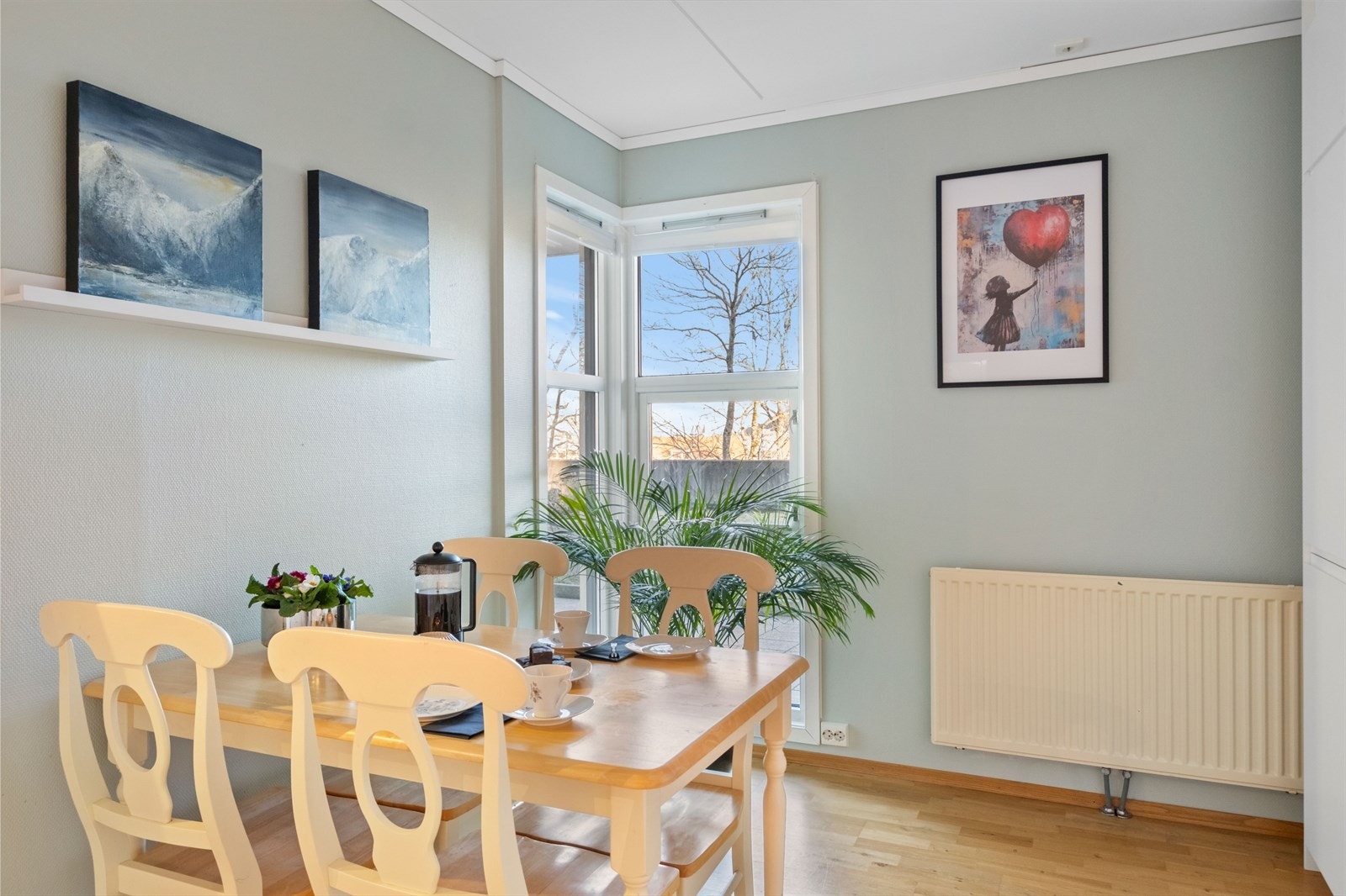 Fin plass for spisebord på kjøkkenet Galleribilde