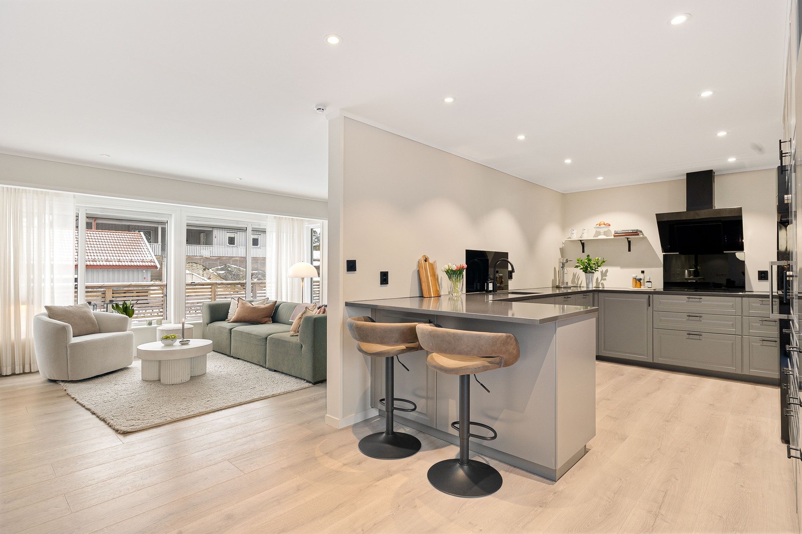 Sosial barløsning og rikelig med benkeplass. Galleribilde