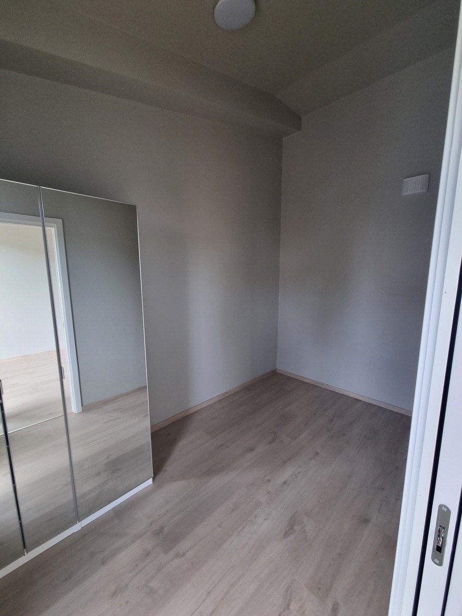 Soverom med garderobe Galleribilde