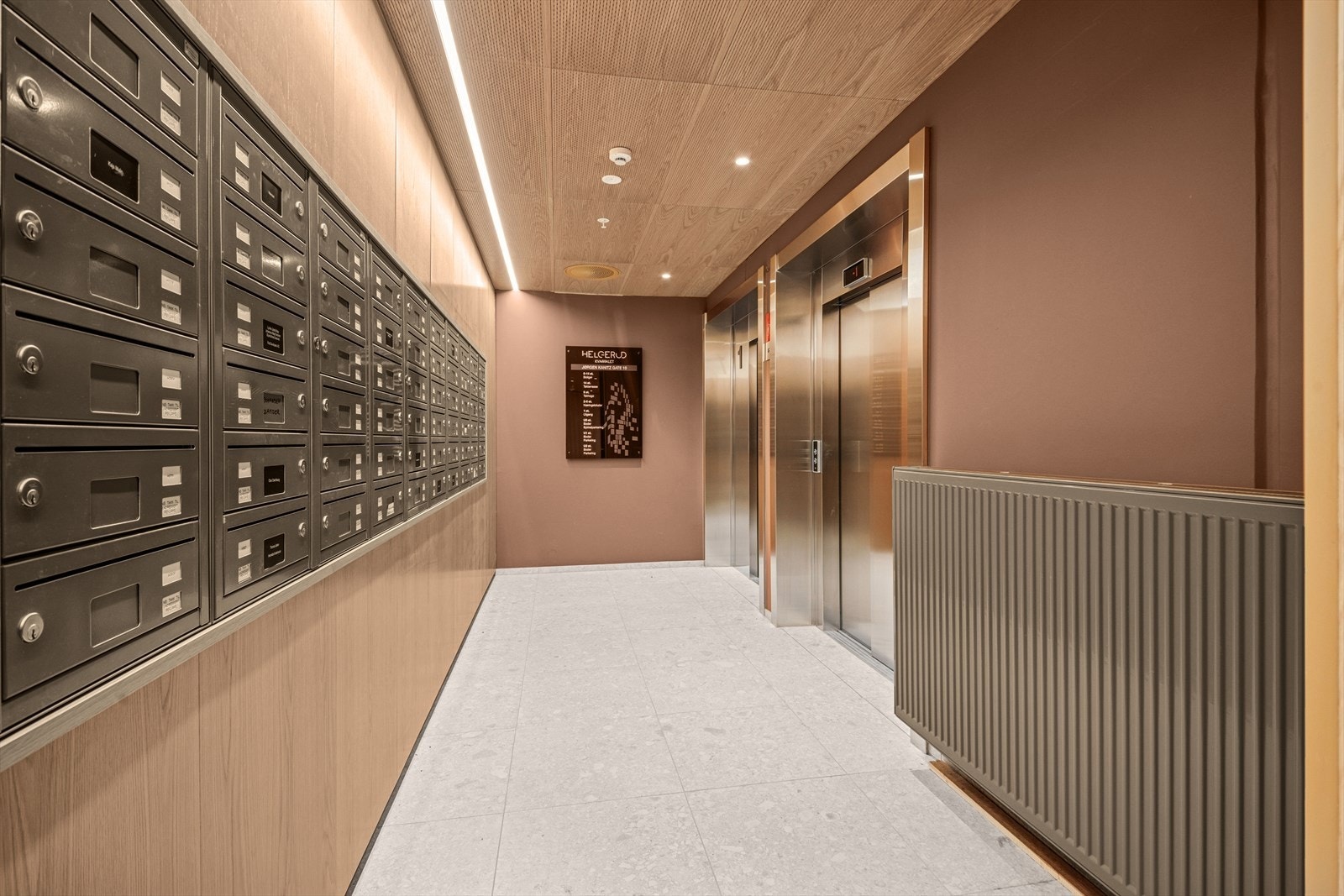 Leiligheten ligger attraktivt til i byggets 8. etasje med enkel adkomst via heis. Galleribilde