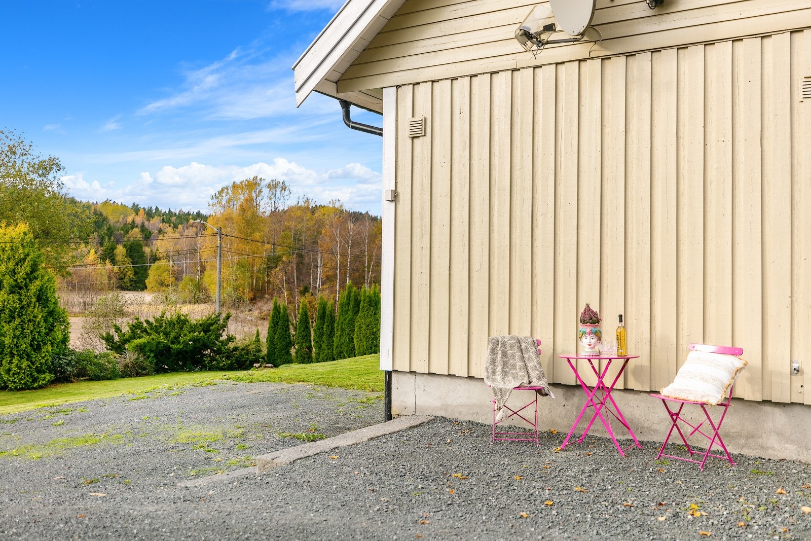 Her kan du følge solen rundt huset hele dagen Galleribilde