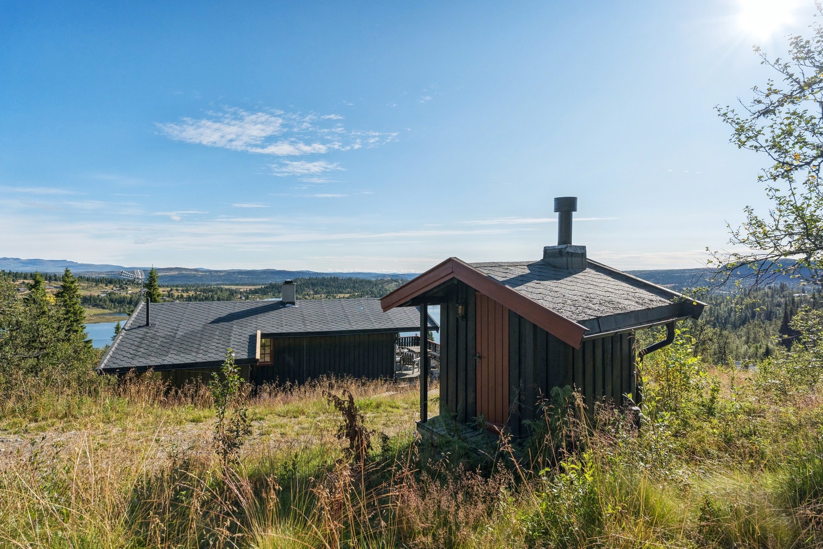Til eiendommen hører frittstående utedo. Galleribilde