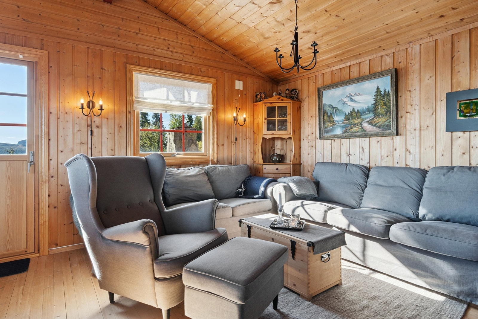 Dør ut til dels overbygd terrasse. Galleribilde