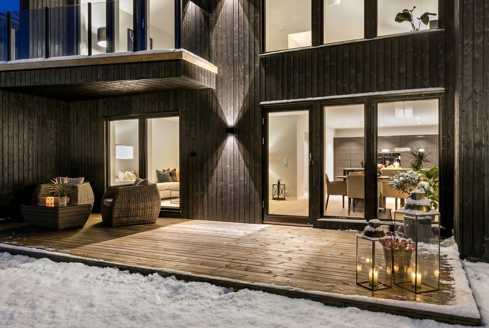 Velkommen til Tyrivegen 6A! Lekker og moderne villa, nyoppført i 2025! Moderne arkitektur med høy kvalitet og standard, familievennlig planløsning og gjennomførte materialvalg. Galleribilde