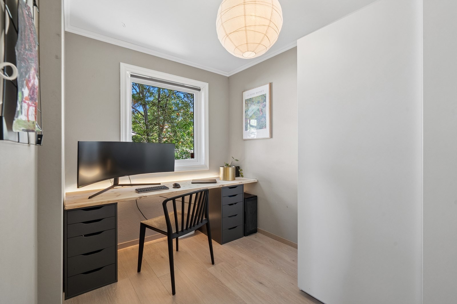 Dette soverommet er i dag innredet som kontor. Galleribilde