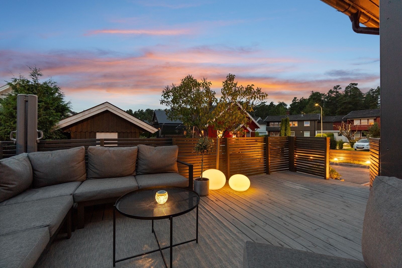 Eneboligen ligger svært fint til i et rolig, attraktivt og barnevennlig boligområde på Valby i Larvik kommune. Galleribilde