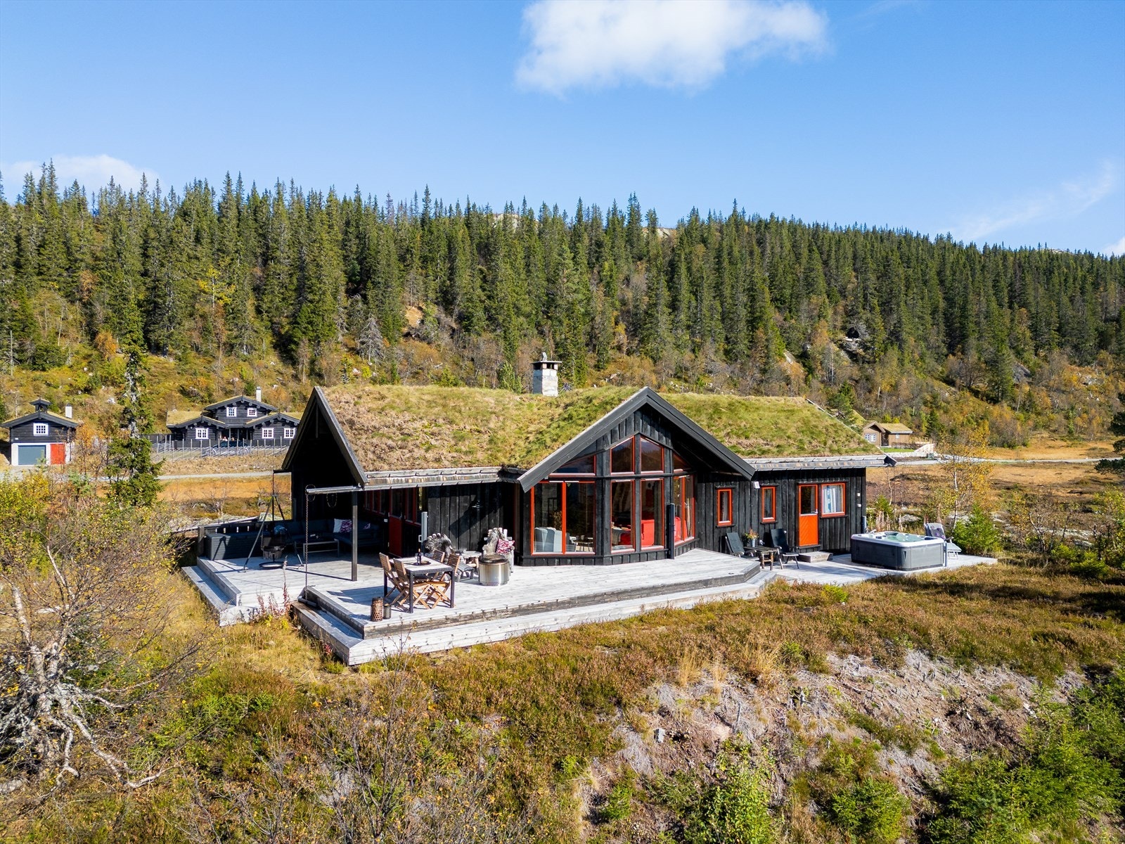 En gjennomført og flott helårshytte fra 2006, beliggende i naturskjønne omgivelser på Flugonfjell. Galleribilde