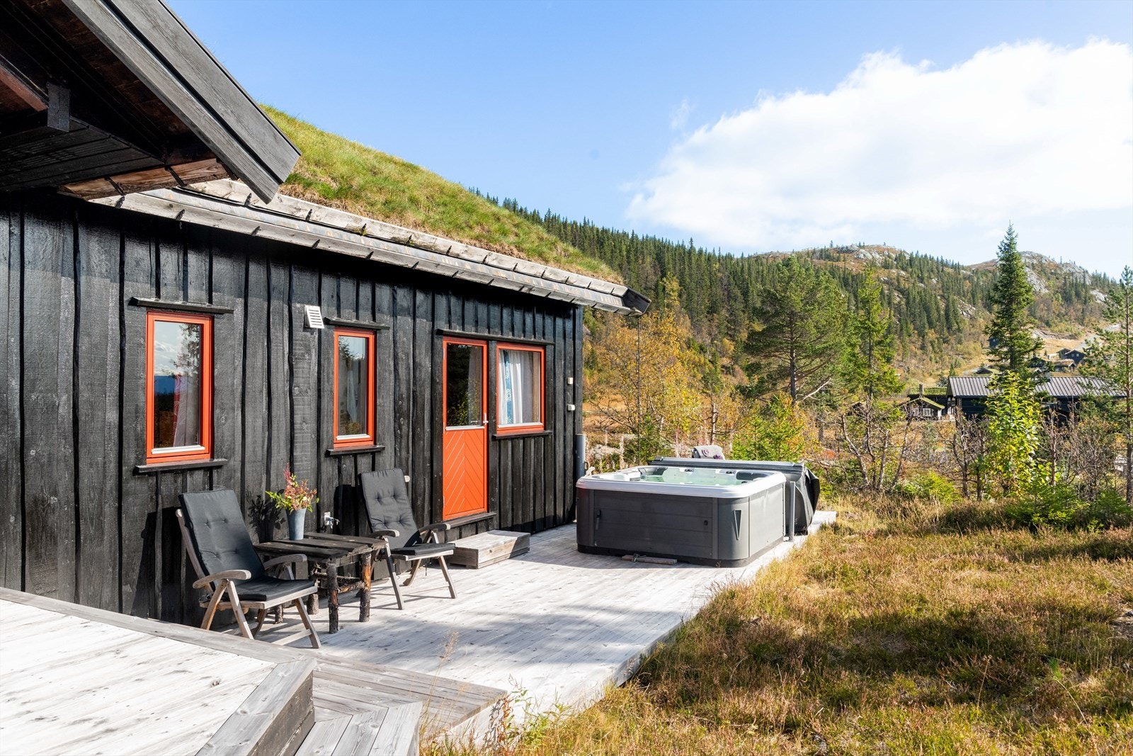 Terrassen har flere soner for møblering. Galleribilde