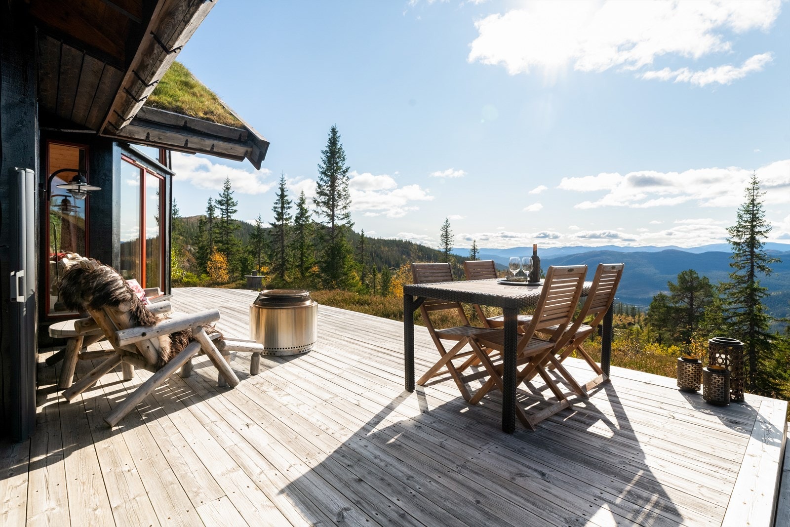 Hytta byr på en kombinasjon av komfort, utsikt og den gode fjellfølelsen ! Galleribilde