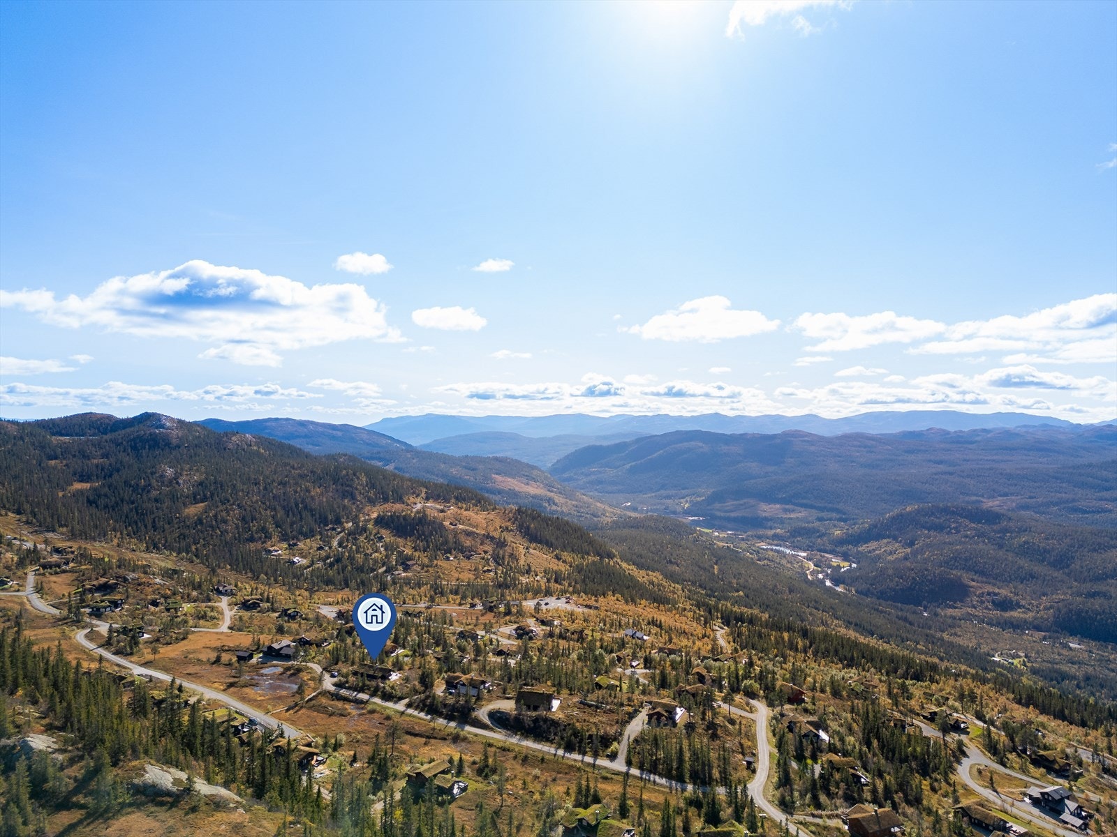 Utenfor skisesongen er det et rikt tilbud for fotturer, toppturer, sykkel og fiske. Elven Skogsåa renner fra Tuddal til Sauland og åpner for spennende juv-vandring og bading i kulper. Galleribilde