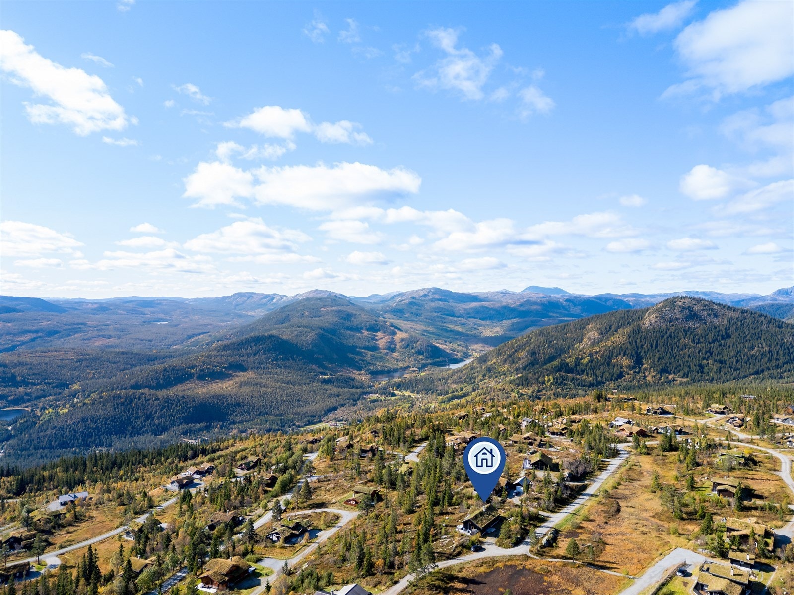 Eiendommen ligger like ved tilgang til 70 km løypenett. Topptur på ski til Gaustatoppen, Sjåen og Gaustakneet er populært Galleribilde