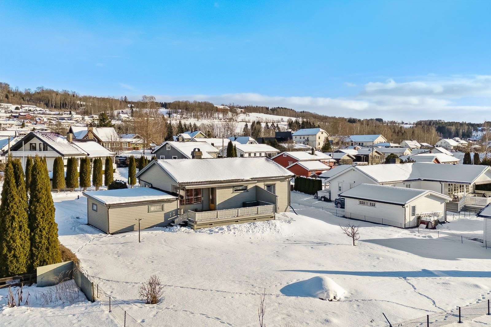 Meget barnevennlig og rolig område med kort gangveg til Mørkved skole. Galleribilde