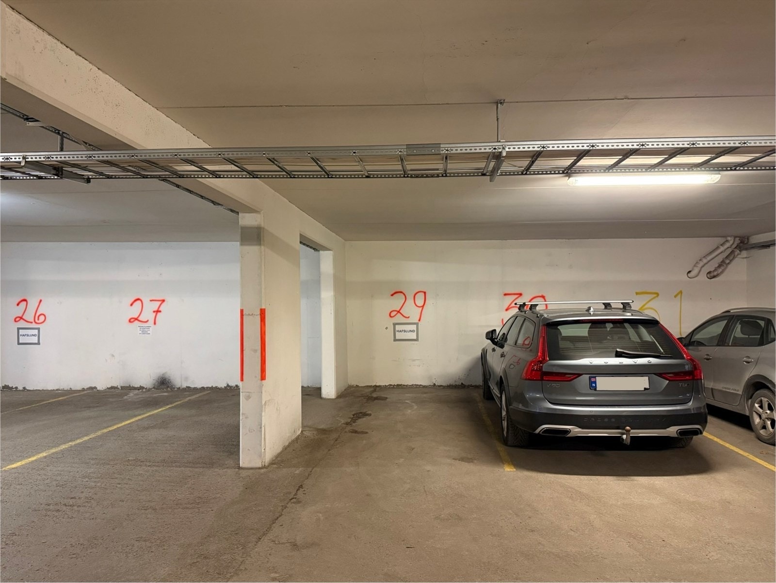 Disse garasjeplassene kan fritt omsettes og utleie er tillatt. Galleribilde