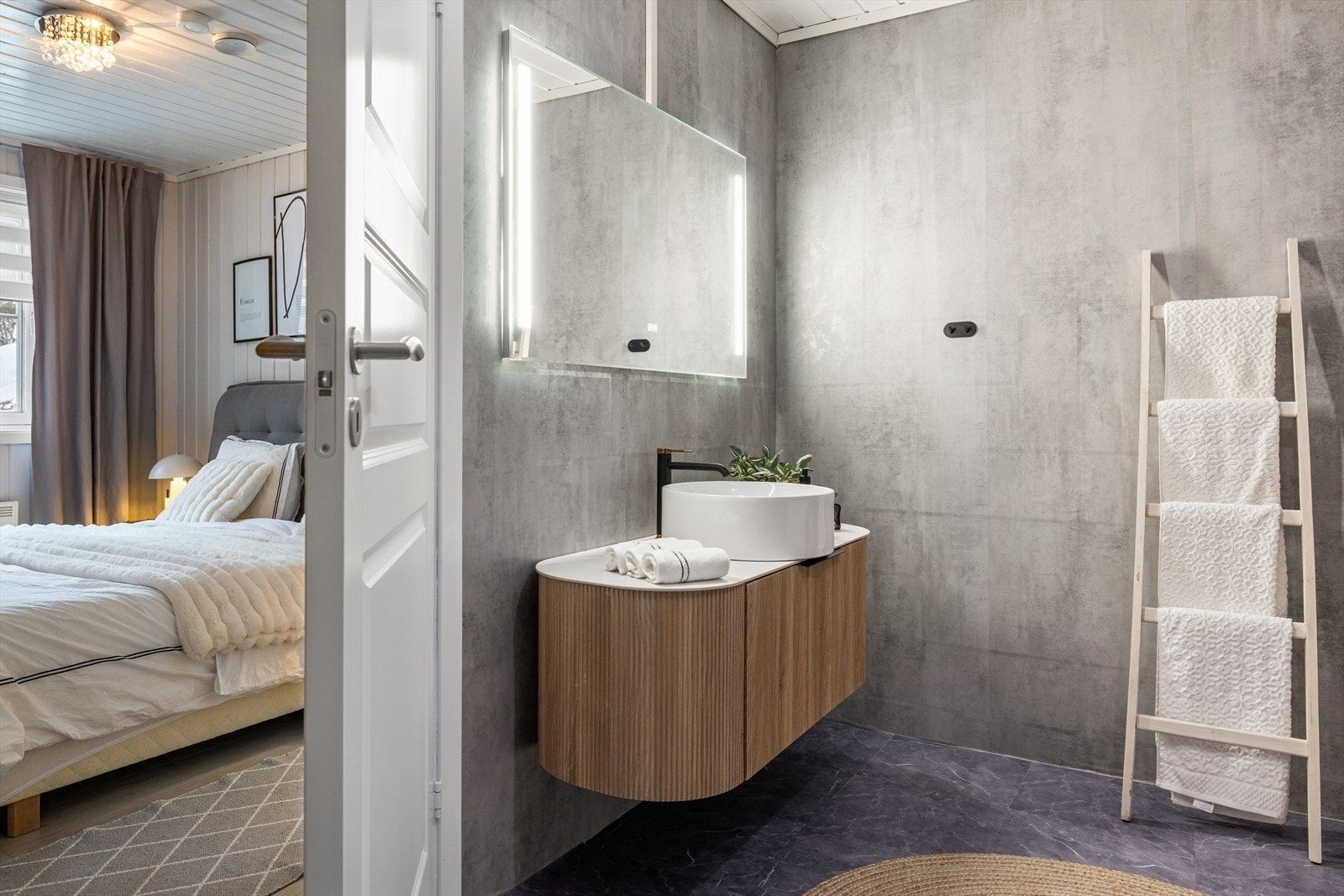 Direkte tilgang fra soverommet, en praktisk og komfortabel løsning i hverdagen. Galleribilde