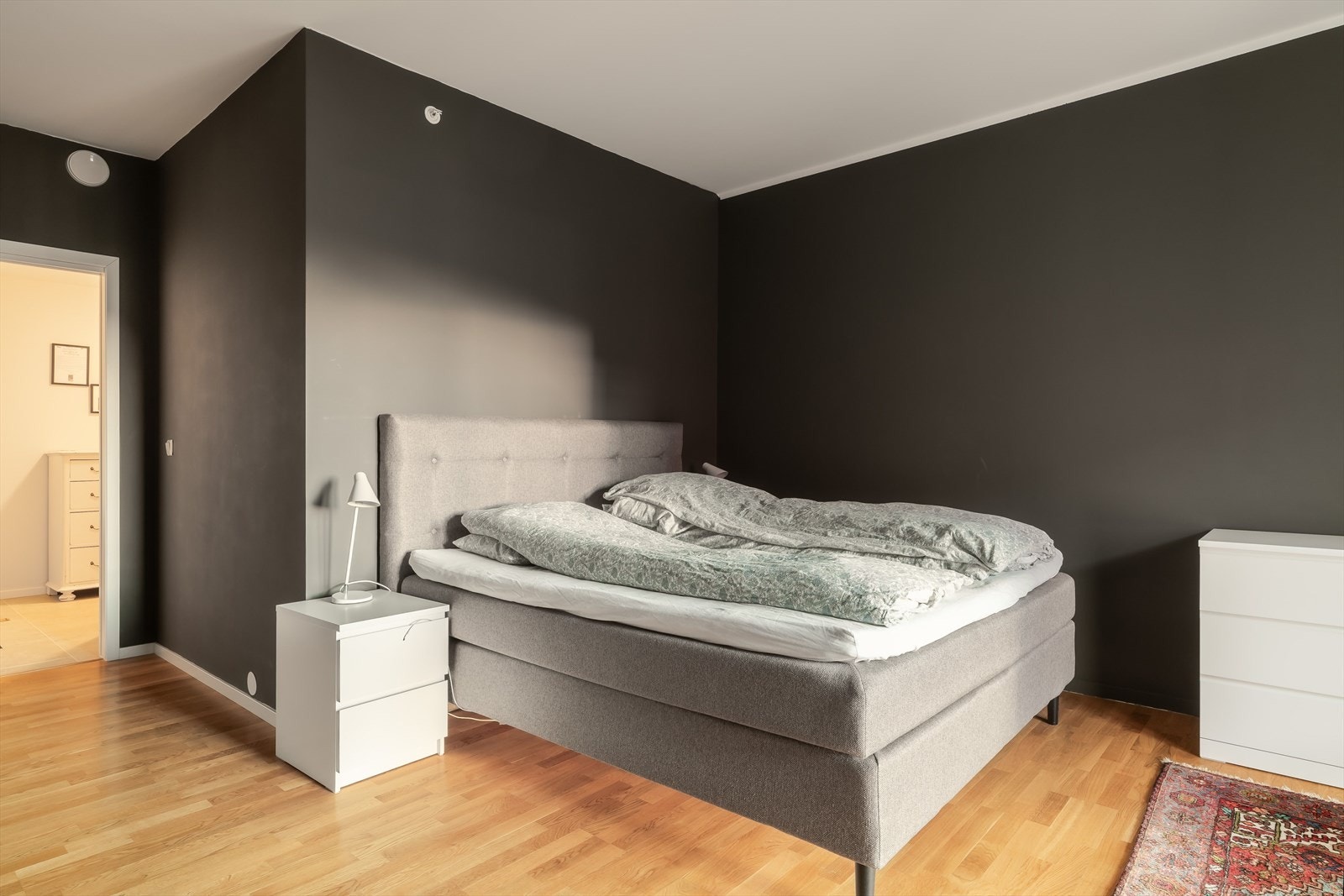 Det største soverommet er på hele 20,5 kvm. og kan fint fungere som en ekstra tv-stue. Galleribilde