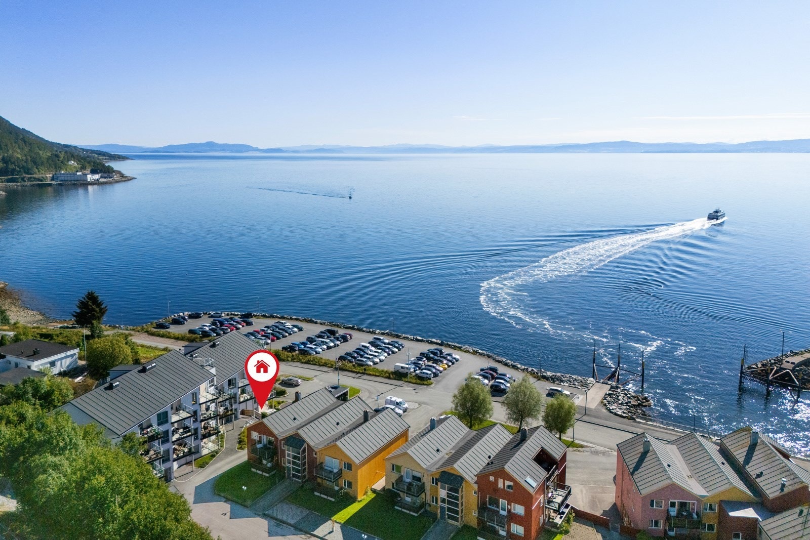 Leilighet med frontline beliggenhet og alt på et plan. Galleribilde