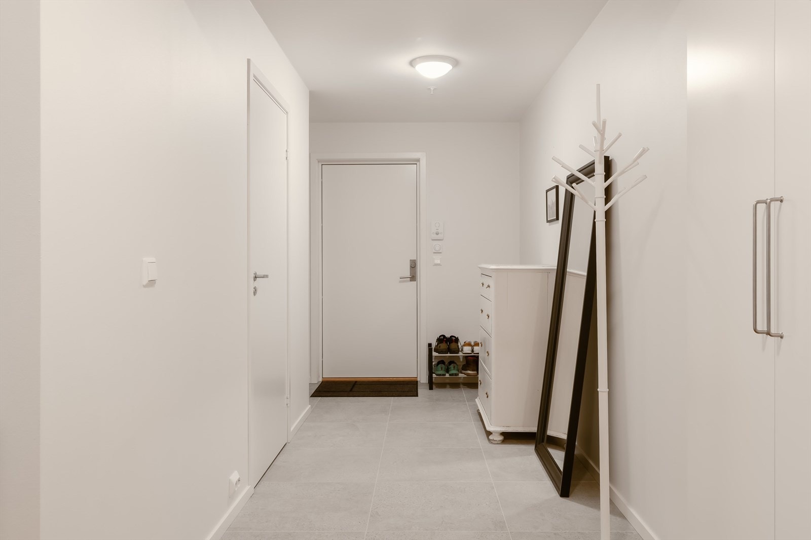 Flislagt entré ferdigstilt i 2025. Galleribilde