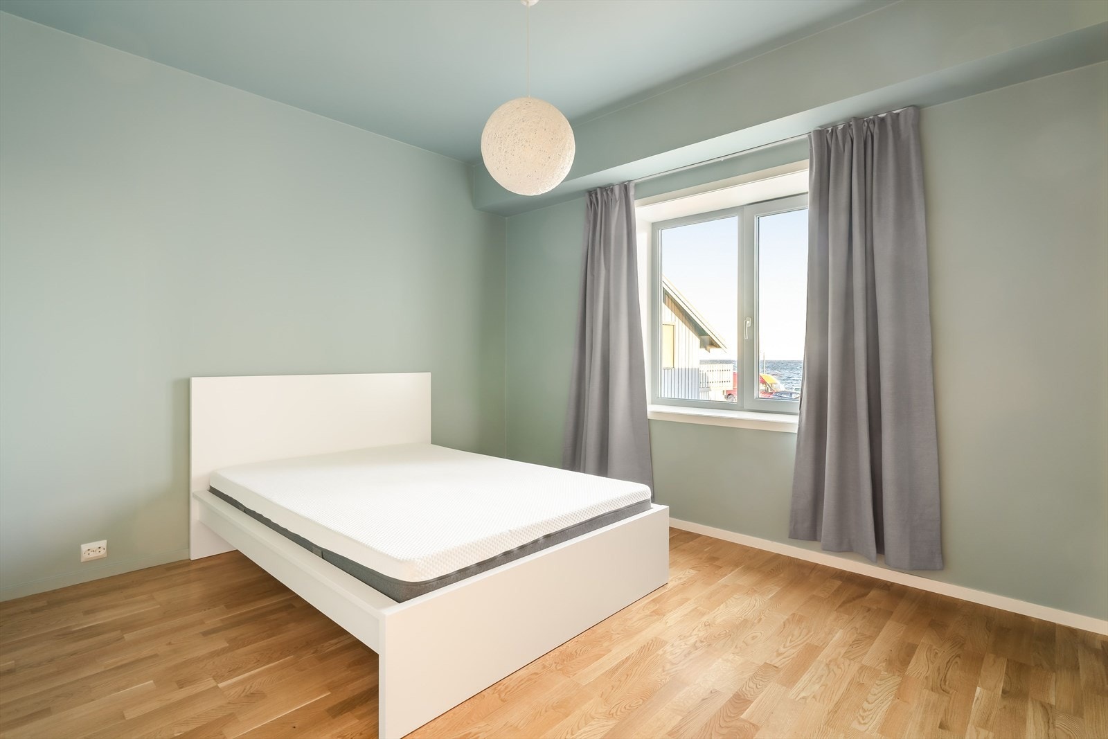 Soverom med sjøutsikt. Galleribilde