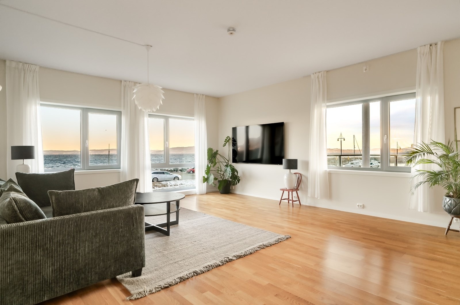 Her får du en leilighet med behagelig bomiljø med balansert ventilasjon og sentraloppvarming. Galleribilde