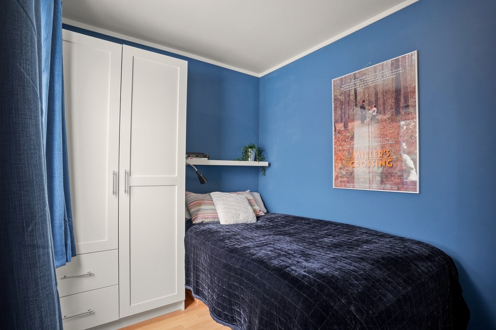 Soverommet har garderobeskap. Galleribilde