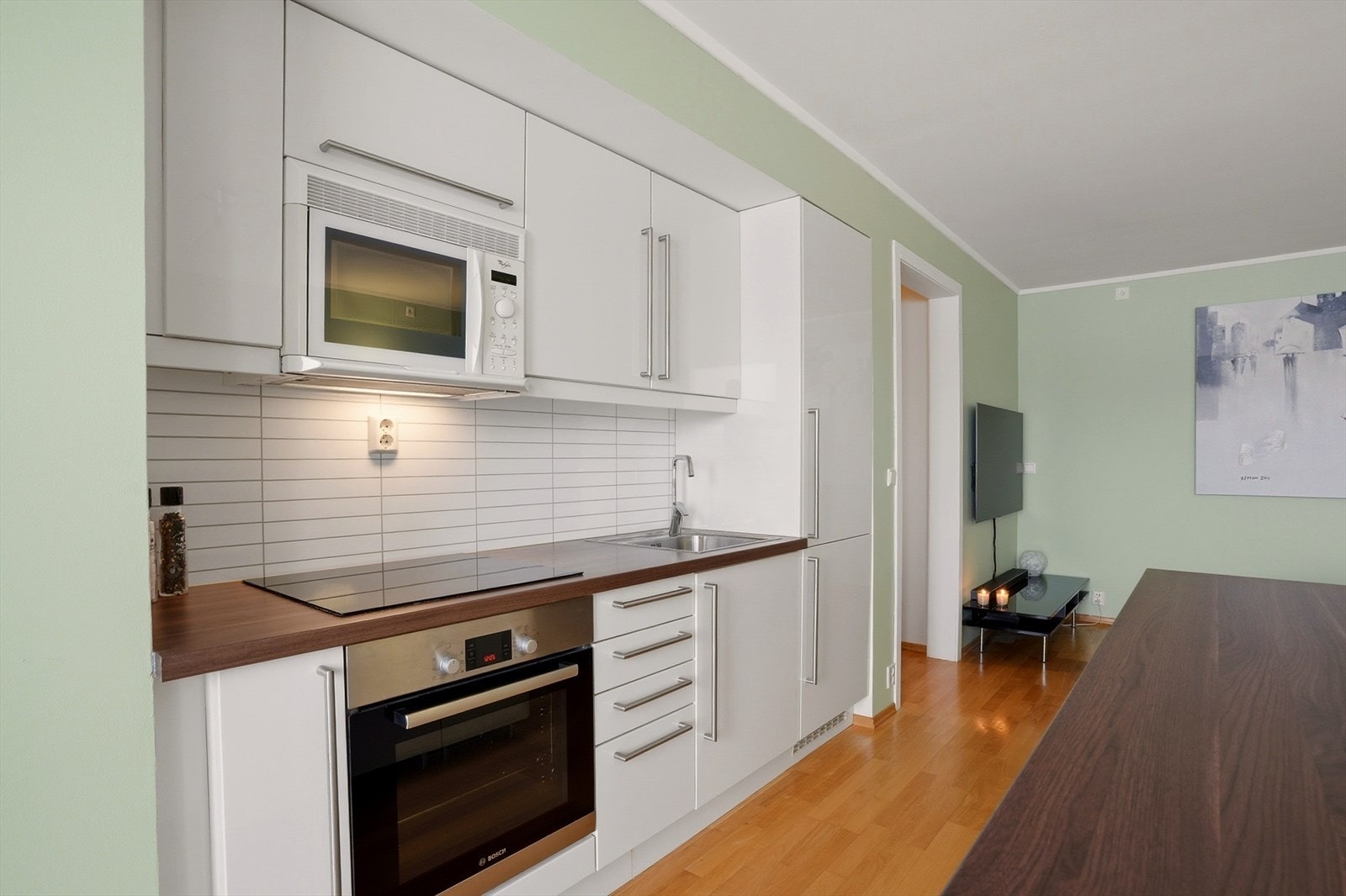 Kjøkkenet er tidløst og pent. Galleribilde