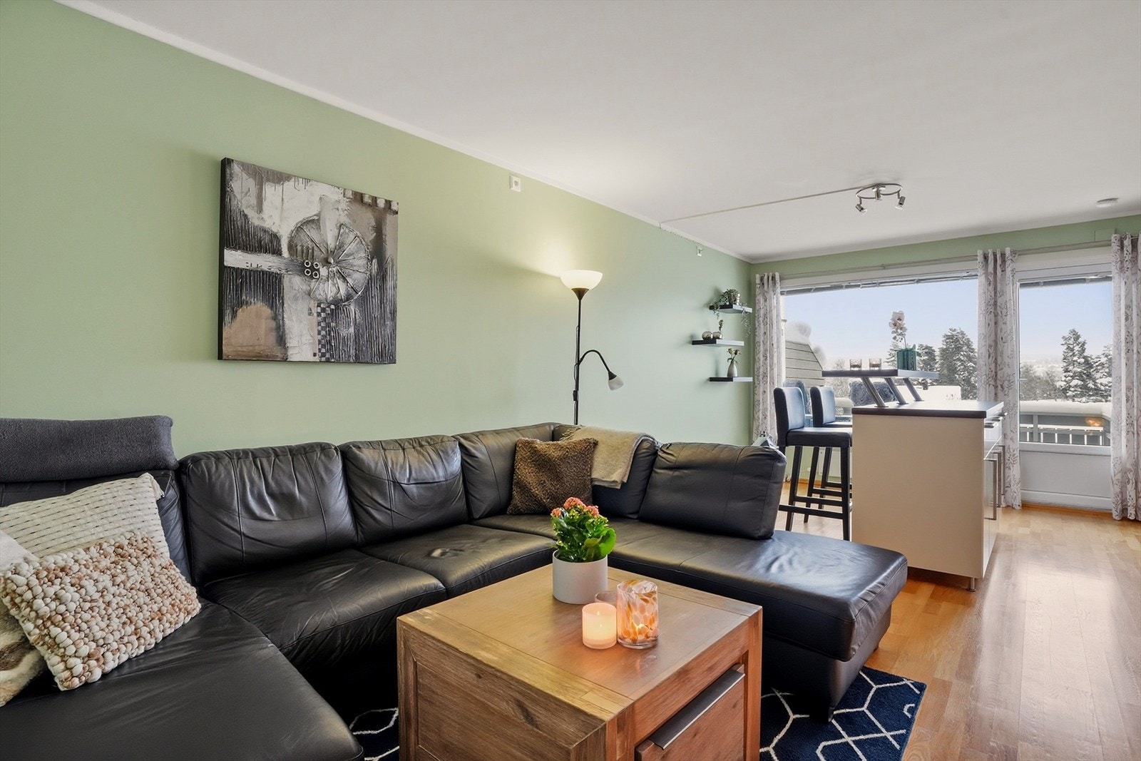 I stuen er det god plass til sofagruppe, alternativt et spisebord. Galleribilde