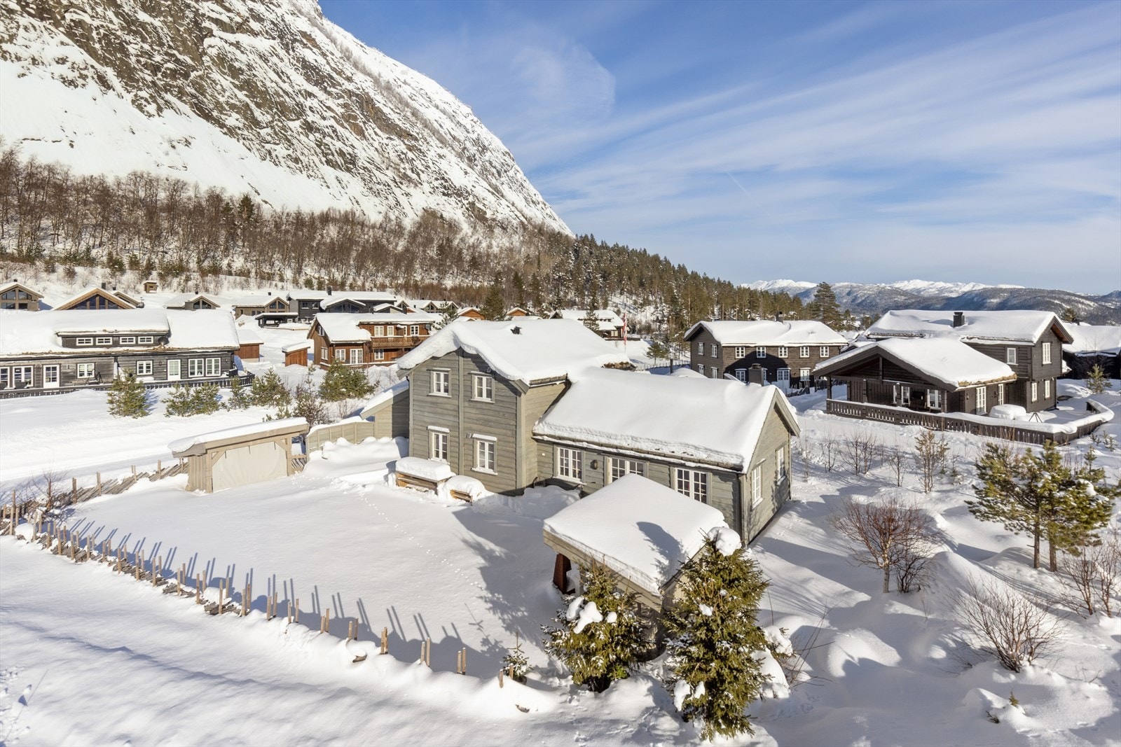 DNB Eiendom v/Tobias Sture har gleden av å presentere Løefjellvegen 31! Galleribilde