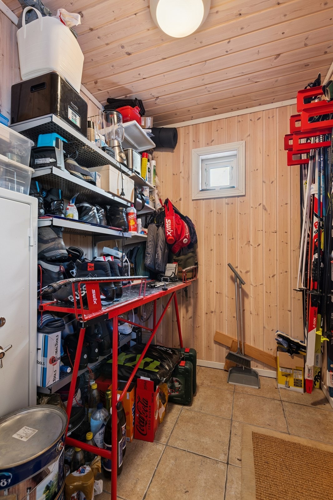 Praktisk bod for oppbevaring eller som smørebu Galleribilde