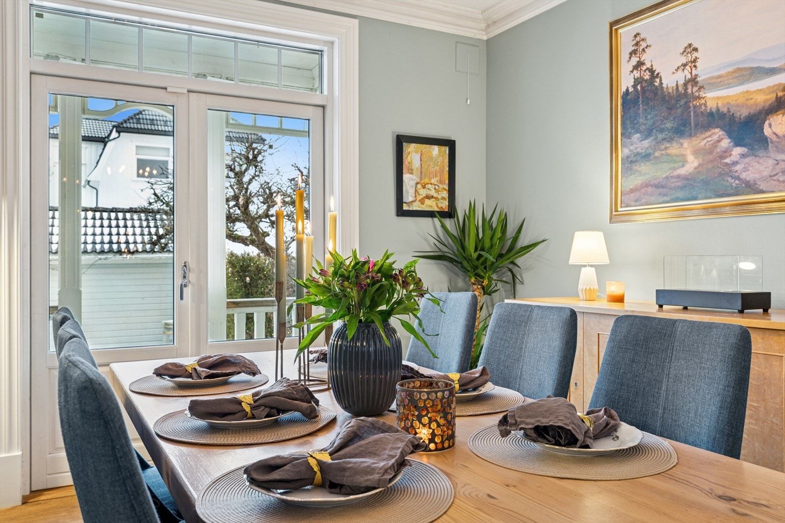 Boligen har 4 stuer i hovedetasjen Galleribilde