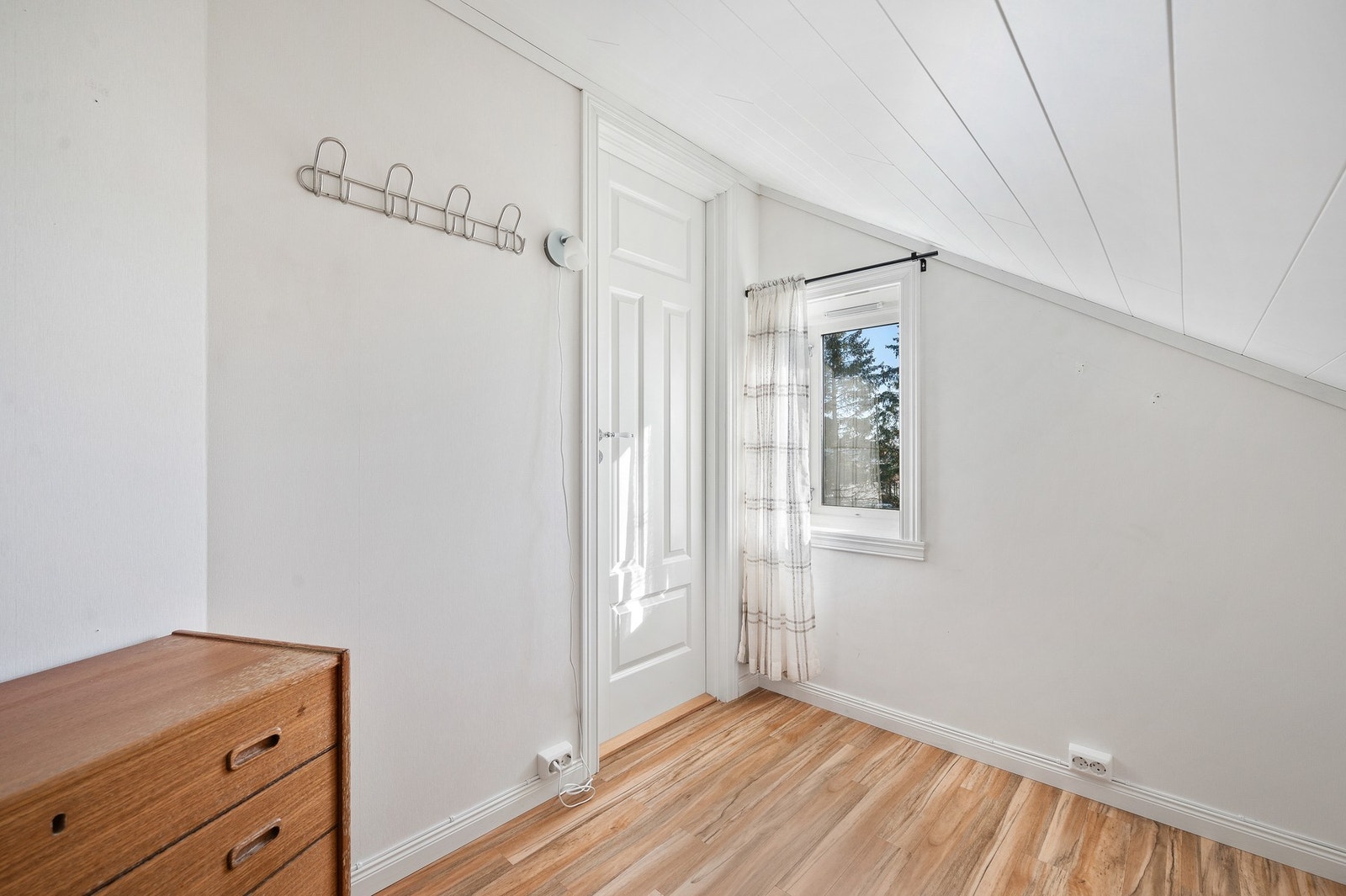 Loftet har gode, fleksible rom og mulighet for smarte oppbevaringsløsninger. Galleribilde