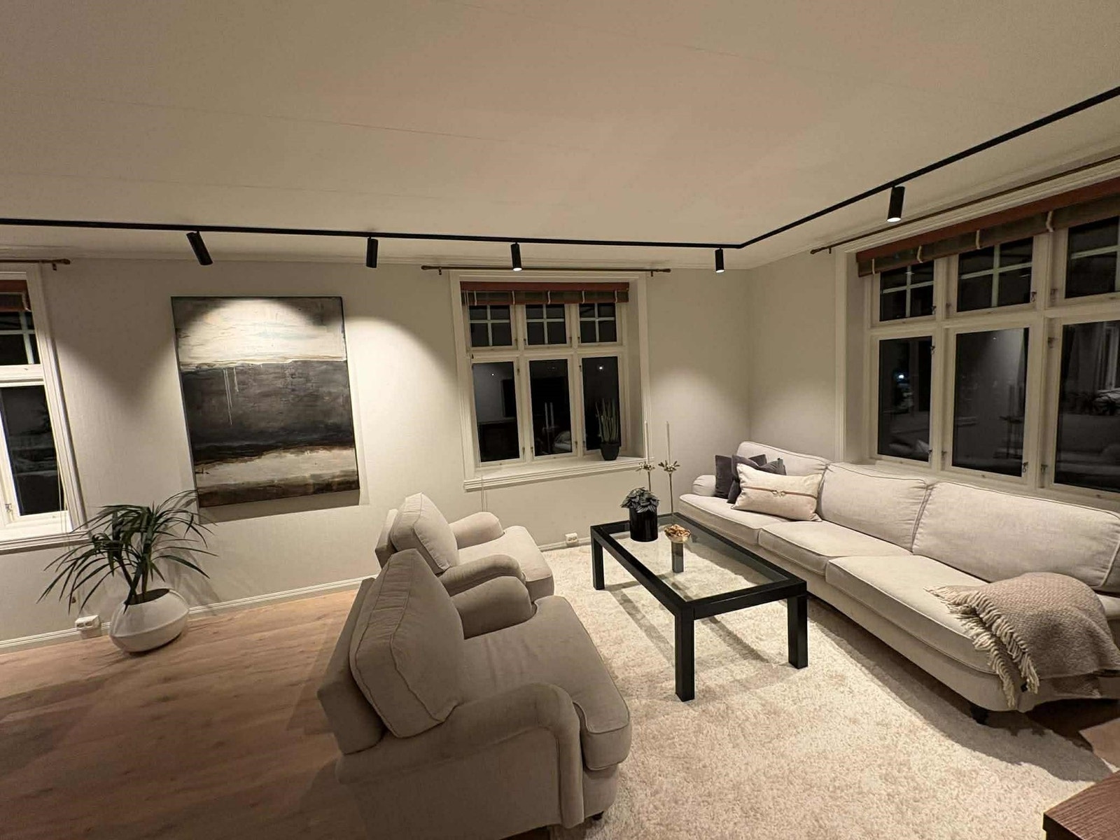 Stuen gir en lun atmosfære på kveldstid. Galleribilde