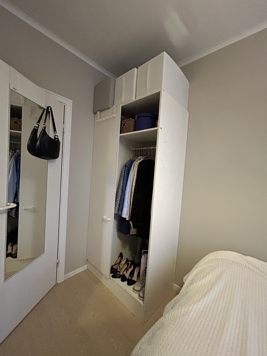 Klesskap som følger med i soverom 1 Galleribilde