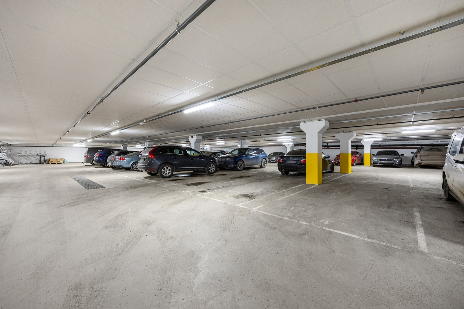 Leiligheten har parkeringsplass i felles garasjeanlegg, med mulighet for å etablere elbil-lader Galleribilde