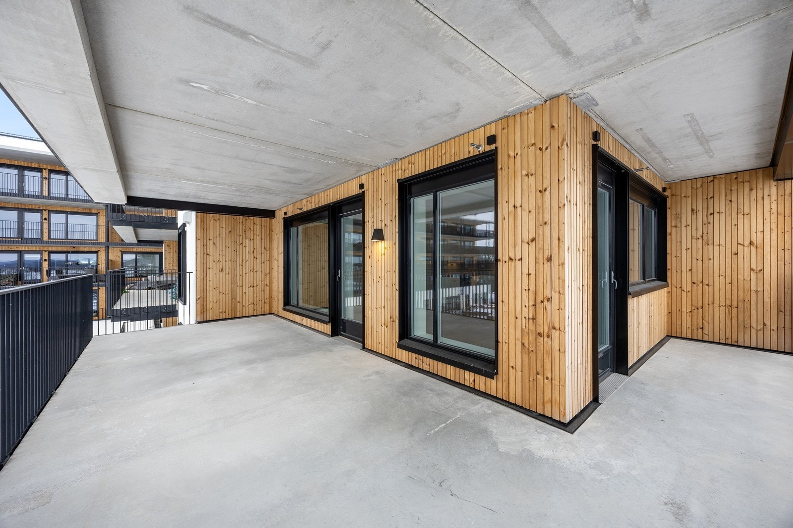 Leiligheten har en stor og meget fin balkong på hele 38 kvm, så her er det godt med plass til utemøblement Galleribilde