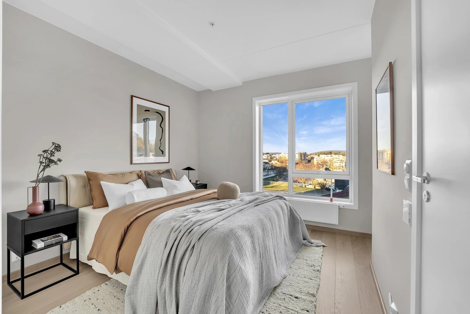 Hovedsoverom med eget privat bad og walk-in closet! Galleribilde