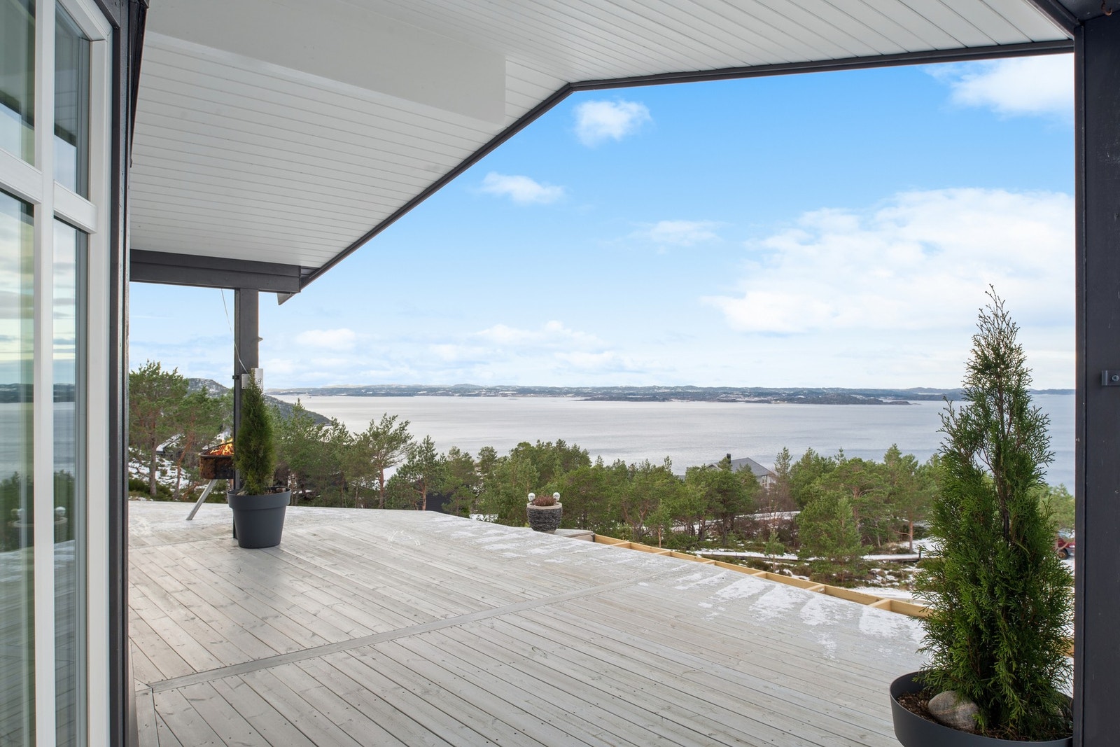 Med overbygd terrasse kan man nyte utsikten året rundt. Galleribilde